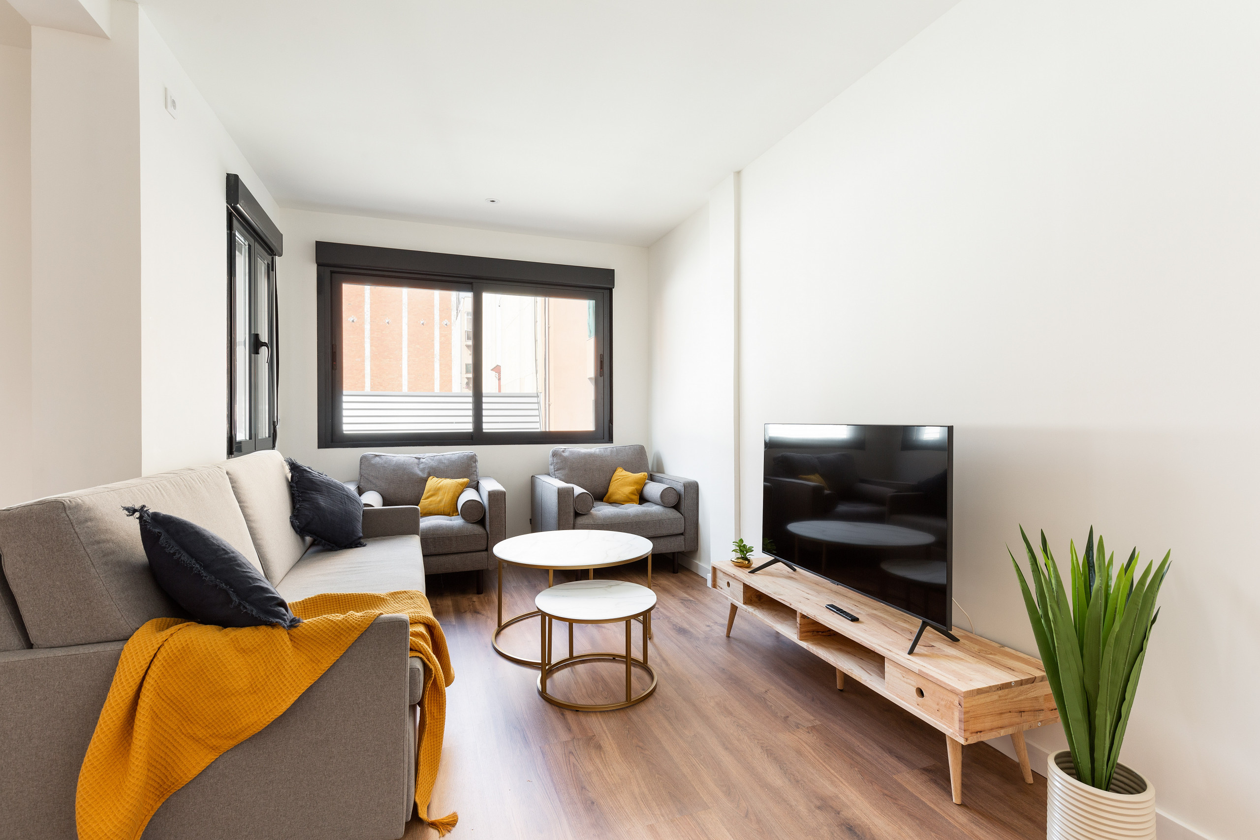 Urban Chill | 3-Bedroom Apartment with Balcony — L'Hospitalet de Llobregat, Catalunya — vacation rental